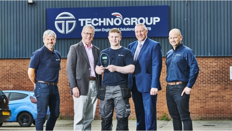 Young apprentice from Rugby wins national award